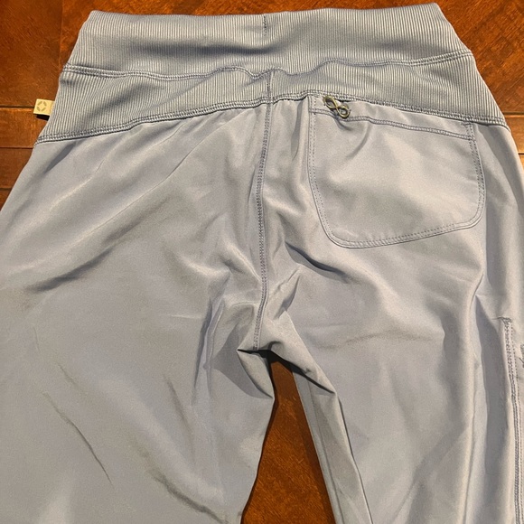 Women’s Cherokee Infinity scrubs - Picture 14 of 16